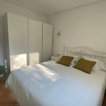 Apartamento Familiar Con Jardín Y Parking Privado *