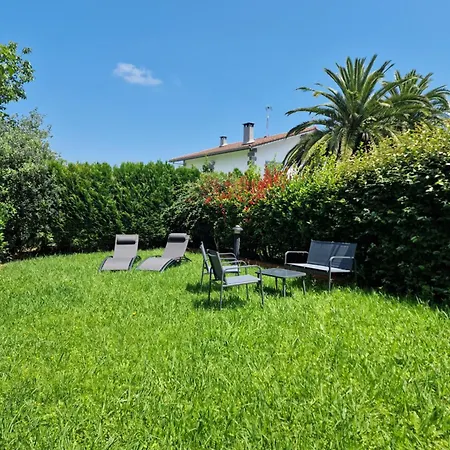 Familiar Con Jardin Y Parking Privado